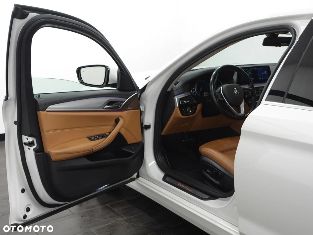 BMW Seria 5 520d xDrive Luxury Line - 16