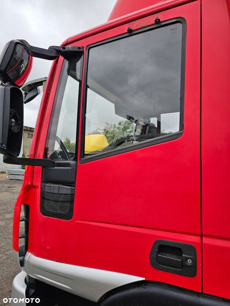 DRZWI LEWE CZERWONE IVECO EUROCARGO 08-15 rok - 2