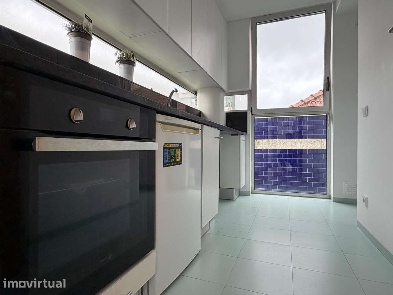 Apartamento T0 Mobilado e com varanda, Condominio Privado - Grande imagem: 3/16