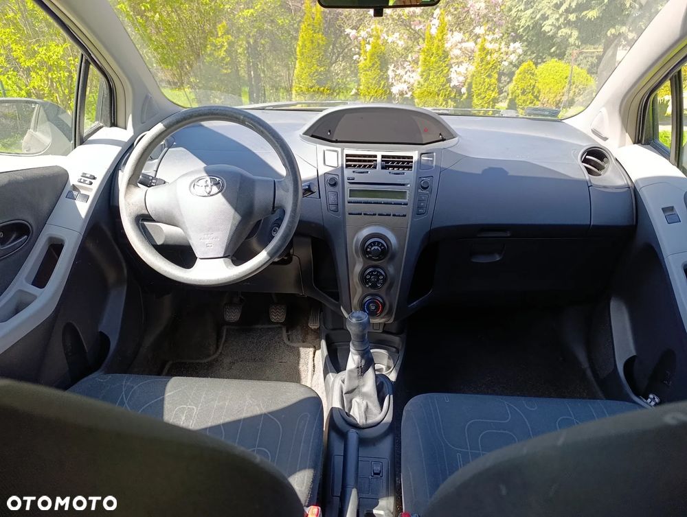 Toyota Yaris - 10