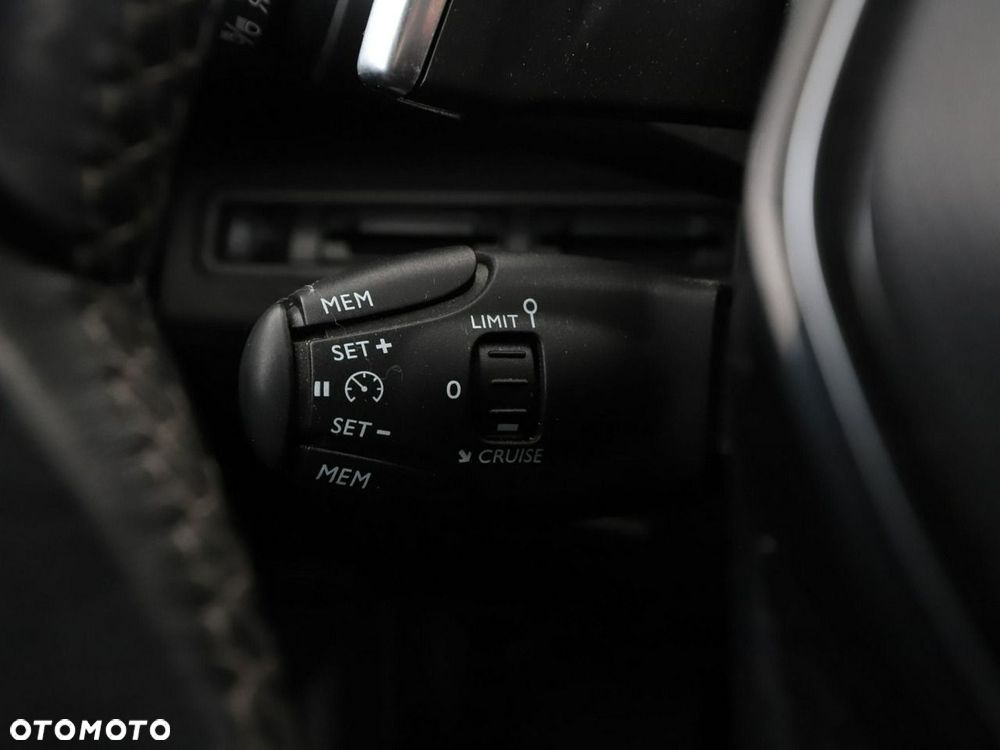 Peugeot 3008 1.2 PureTech Allure S&S EAT6 - 34