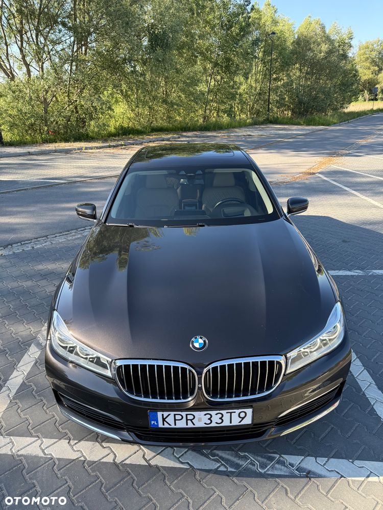 BMW Seria 7 750i xDrive Edition Exclusive - 3