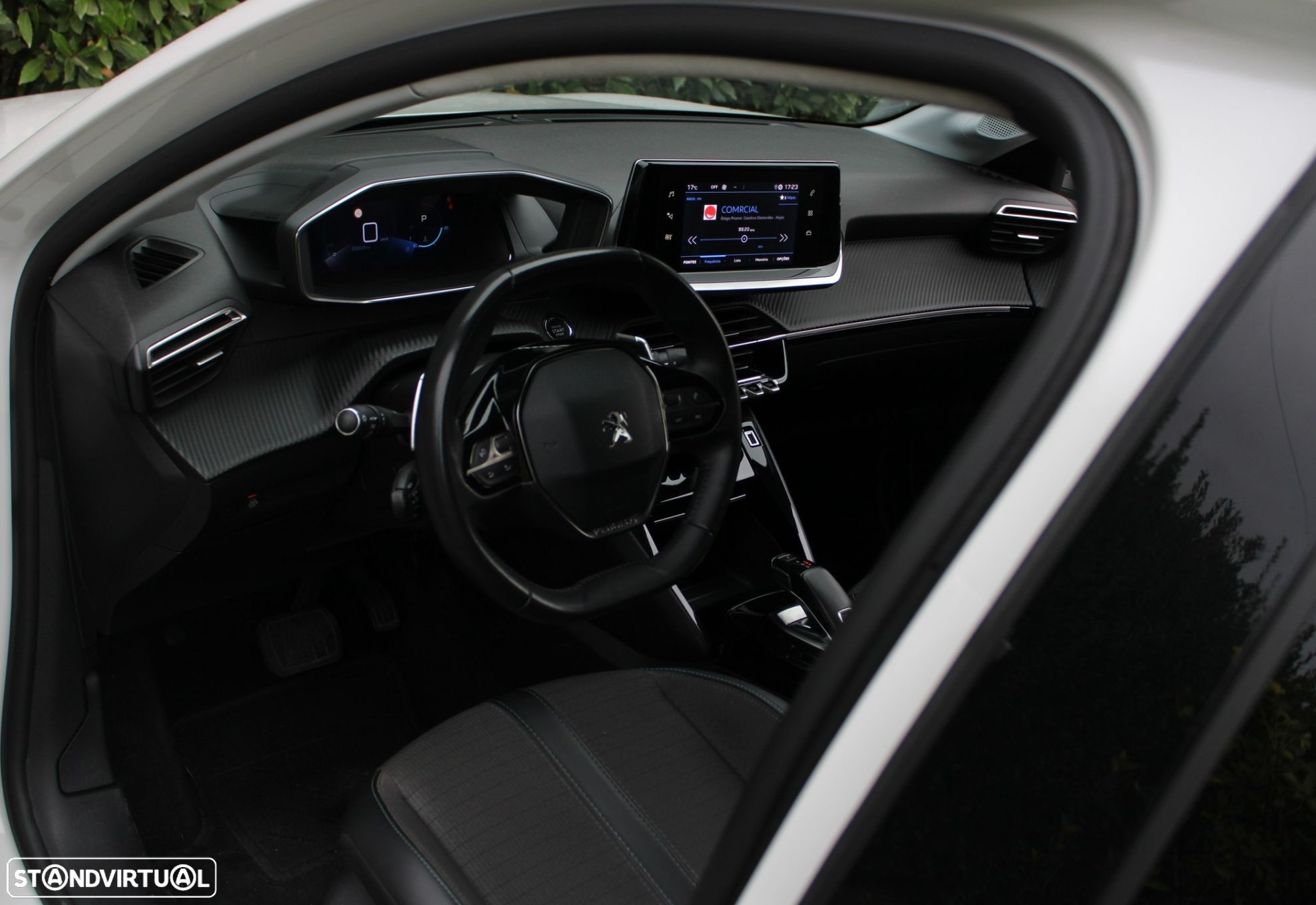 Peugeot 208 1.2 PureTech Allure EAT8 - 18