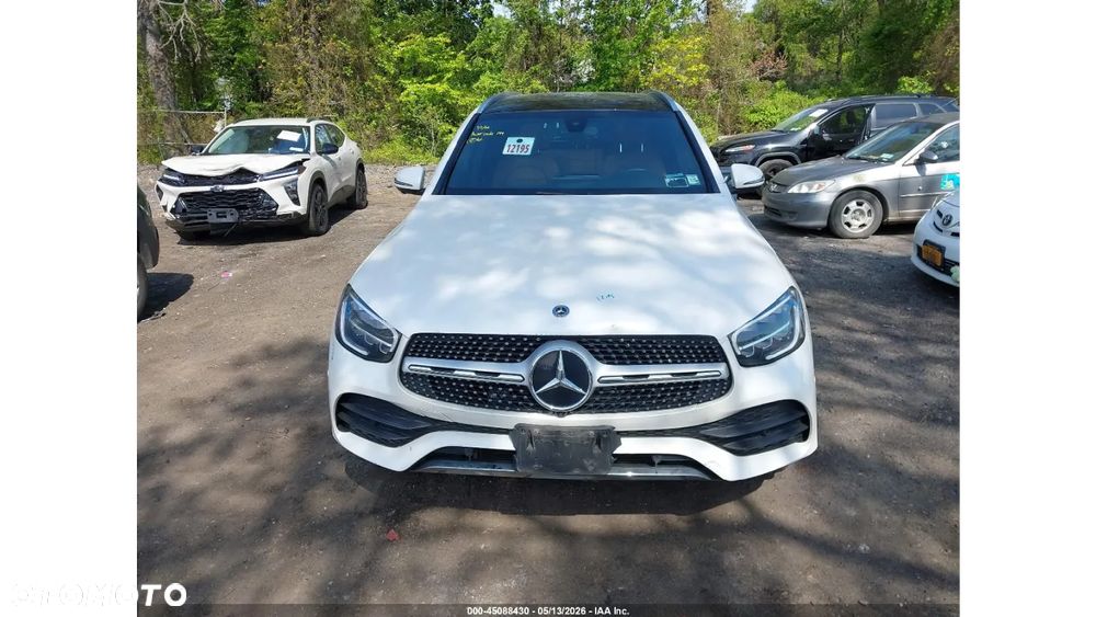 Mercedes-Benz GLC 300 4Matic 9G-TRONIC AMG Line - 2