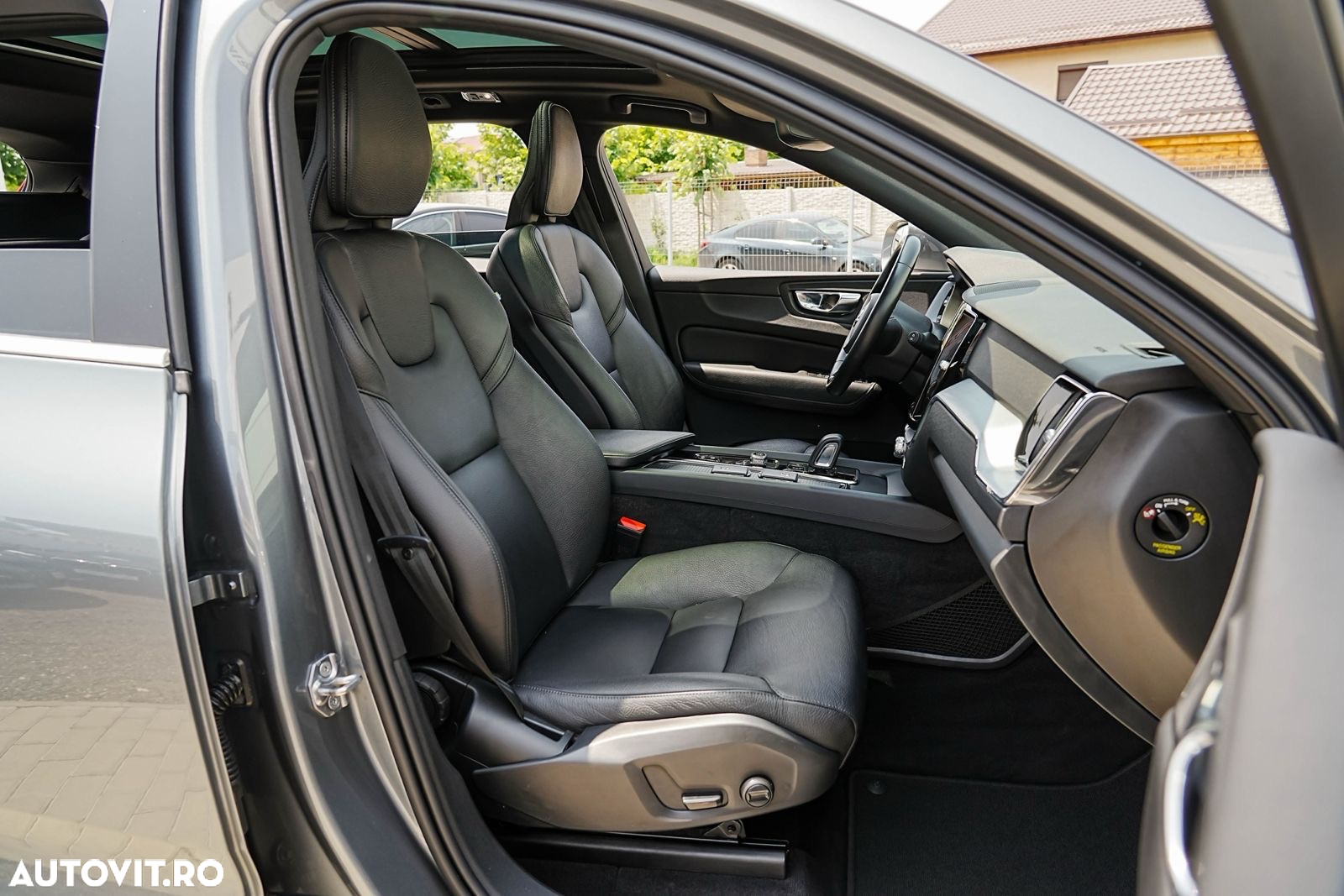 Volvo XC 60 B4 D AWD Geartronic Momentum Pro - 14