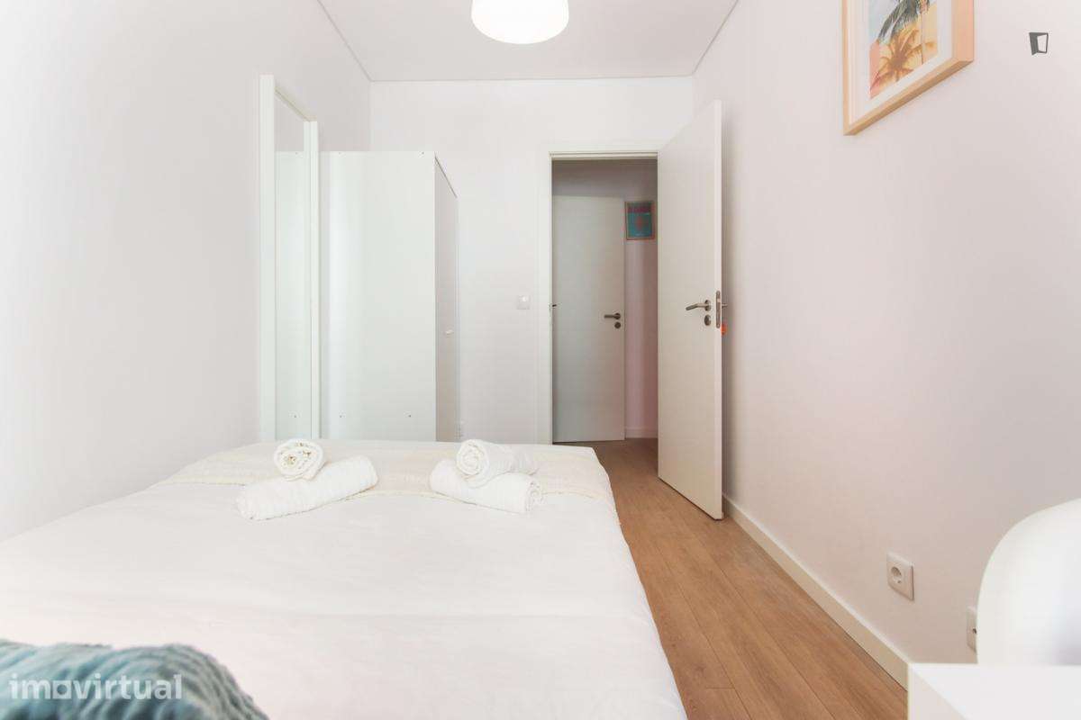 Quarto - localizado em Alameda Lisbon - Grande imagem: 3/11