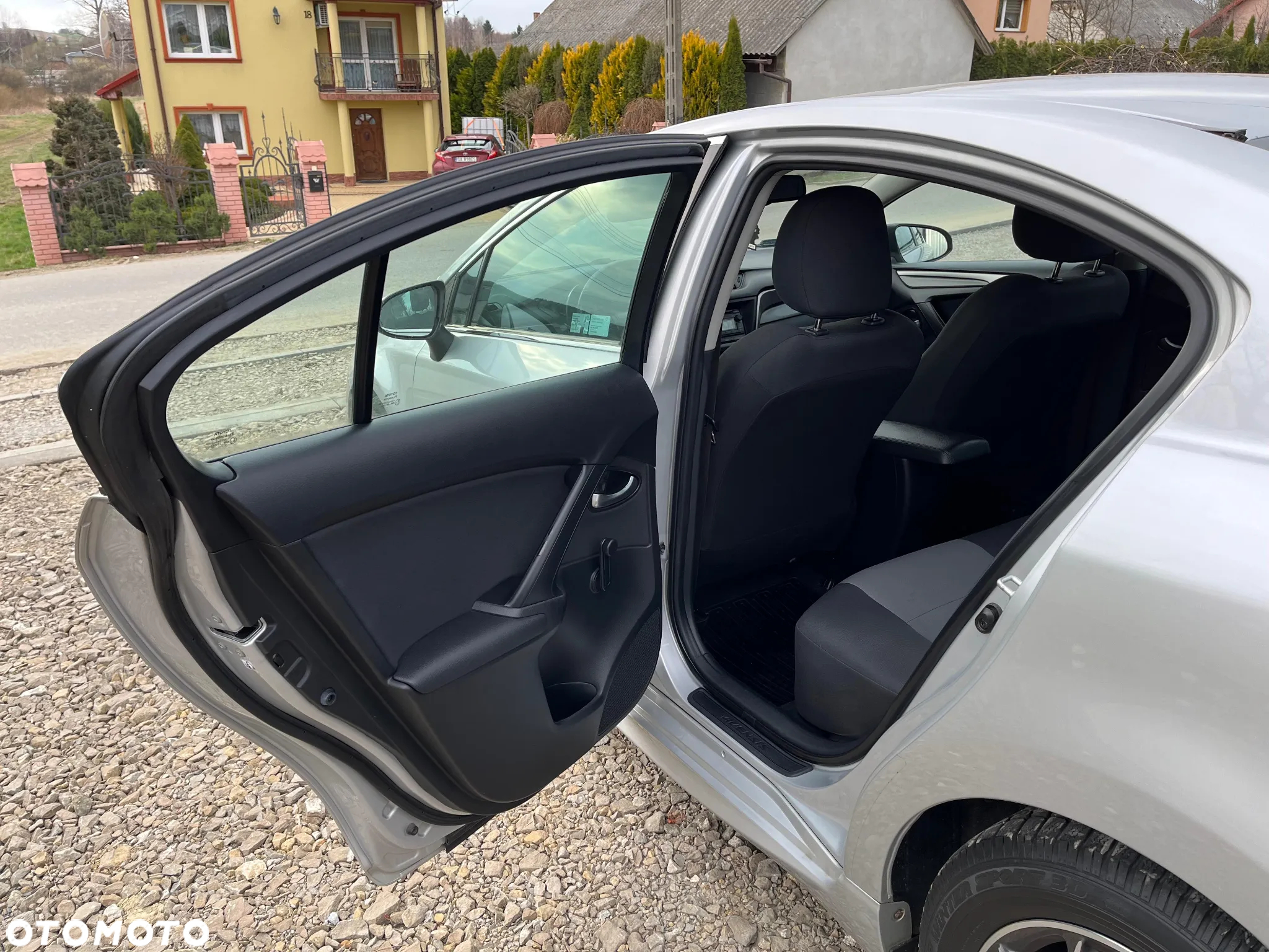 Toyota Avensis 1.8 Active - 17