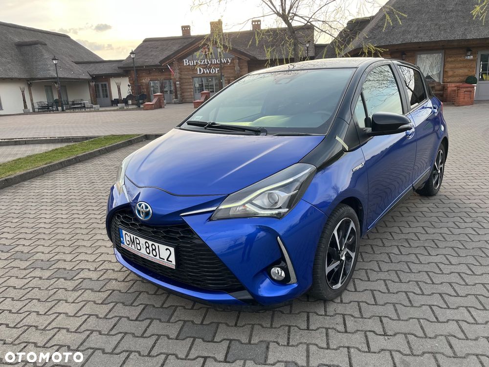 Toyota Yaris Hybrid 100 Selection - 32