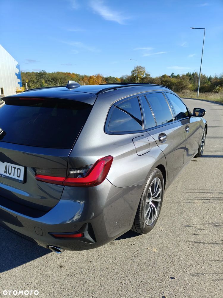 BMW Seria 3 320d Touring Sport Line - 12