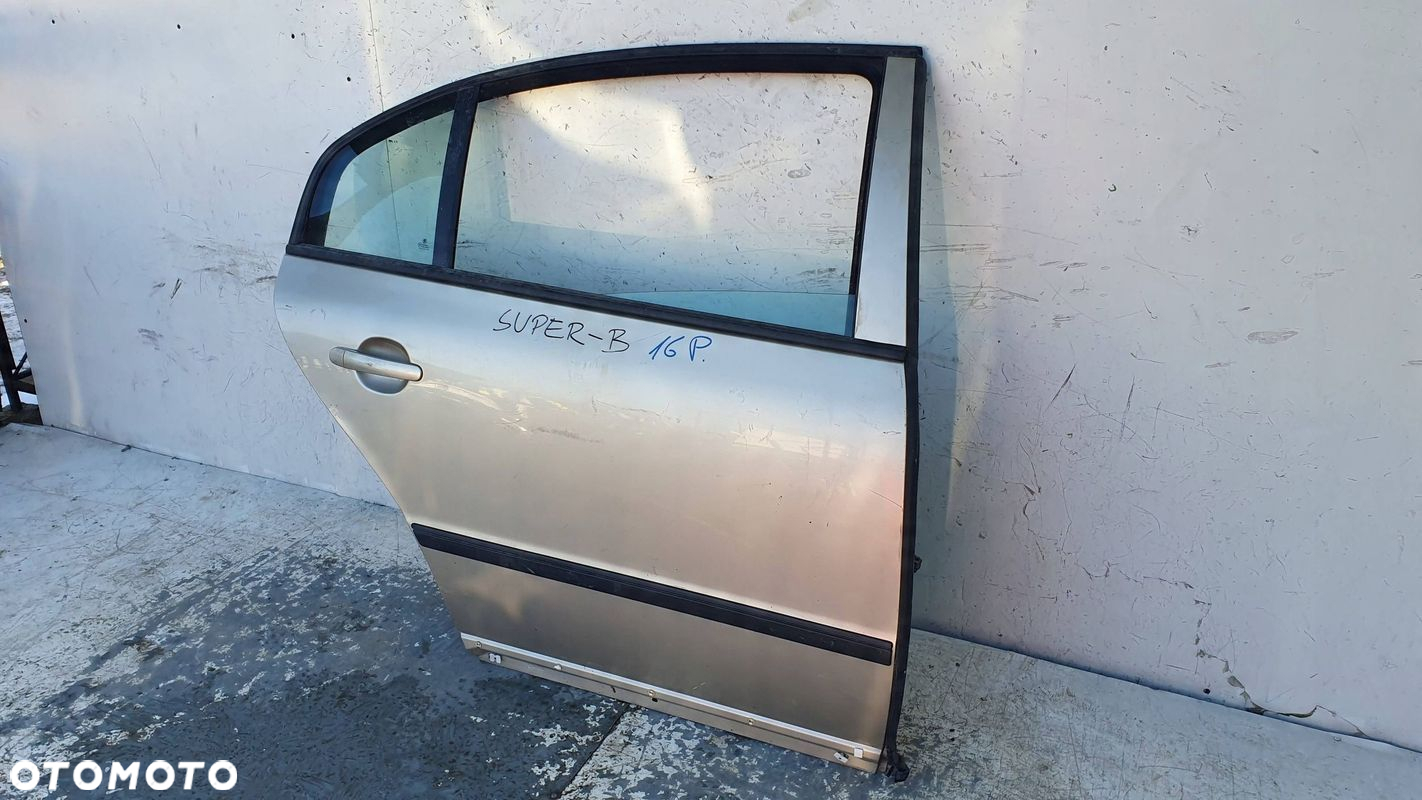 Skoda Superb 3U 1 I -08 drzwi prawe tylne tył € - 3