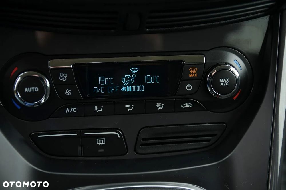 Ford Kuga 2.0 TDCi 4x4 Titanium - 33