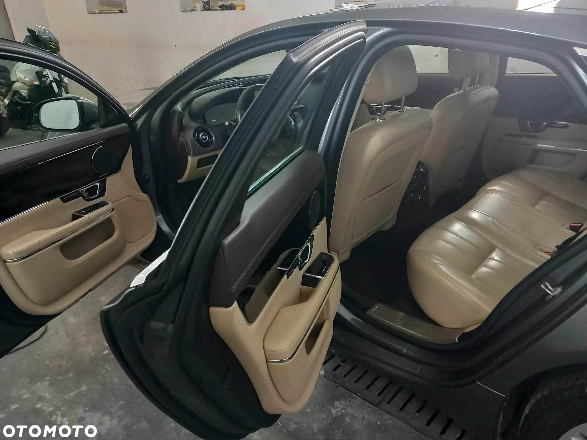 Jaguar XJ 3.0 D V6 Premium Luxury - 19