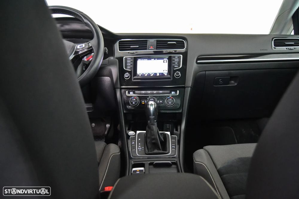 VW Golf Variant 1.6 TDi Highline DSG - 14