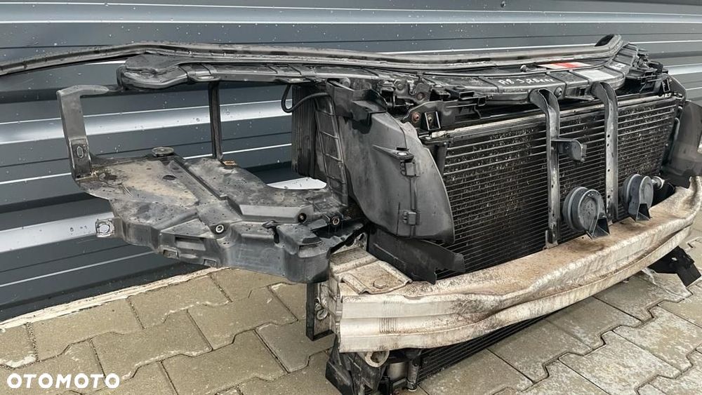 PAS PRZEDNI CHŁODNICE AUDI A8 D3 LIFT 3.2 FSI - 4