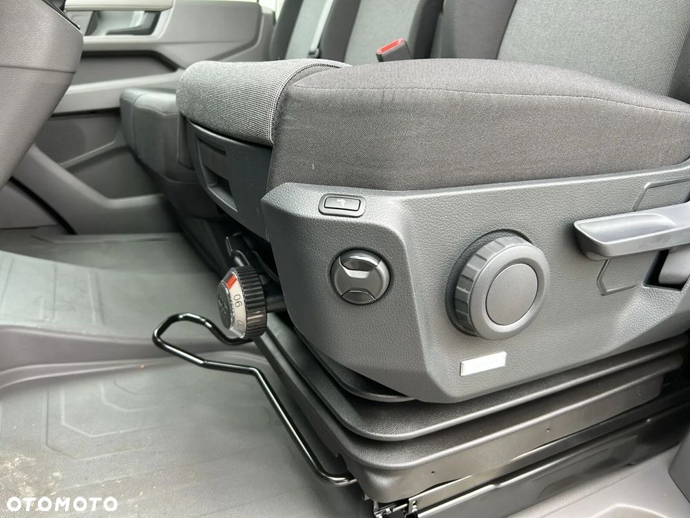 Volkswagen Crafter Furgon 4490 - 26