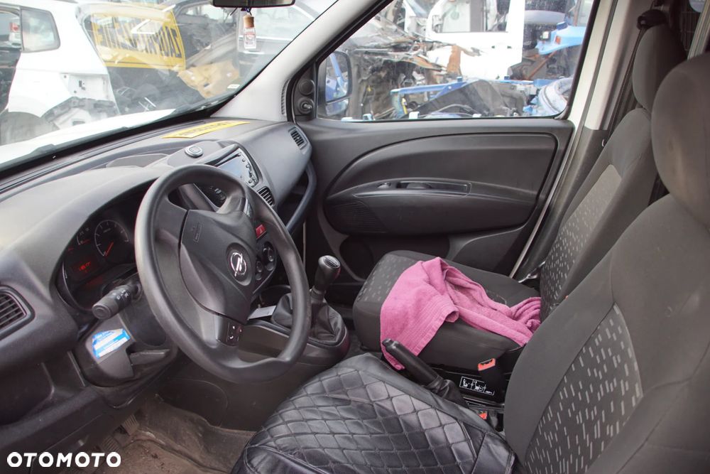 Auto na części - Opel Combo D 1.3 CDTI 90 KM A13FD C510 5PU 2017R Silnik Skrzynia Drzwi Maska Zderzak Błotnik Lampa Lusterko Klamka Szyba Deska Kokpit Sterownik Moduł Czujnik Licznik Panel Kierownica - 12