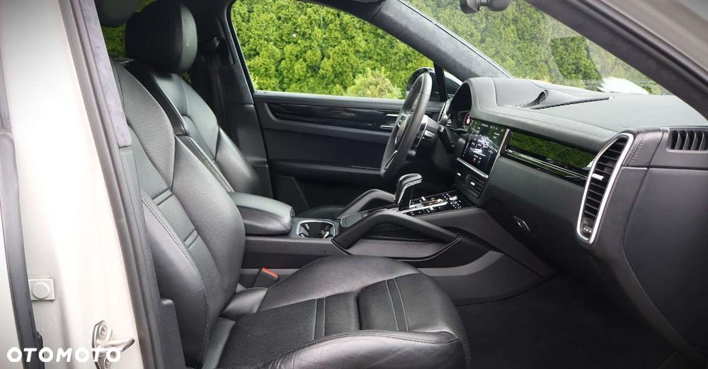 Porsche Cayenne - 19