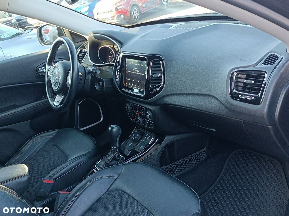 Jeep Compass - 28