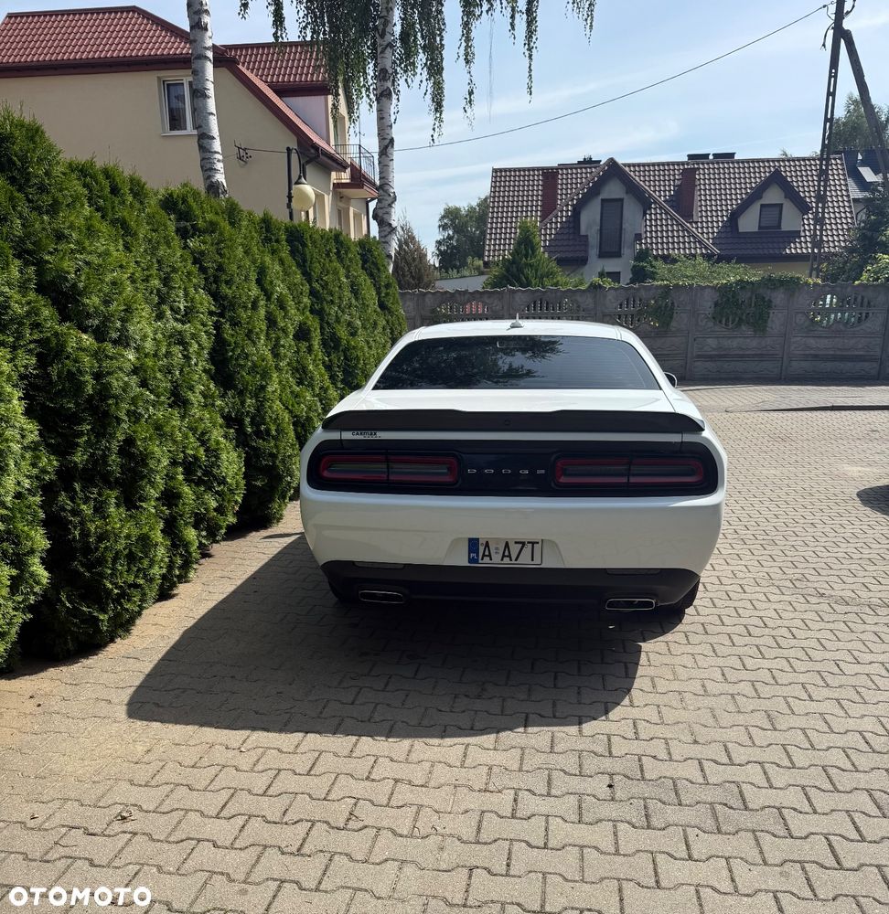 Dodge Challenger - 8