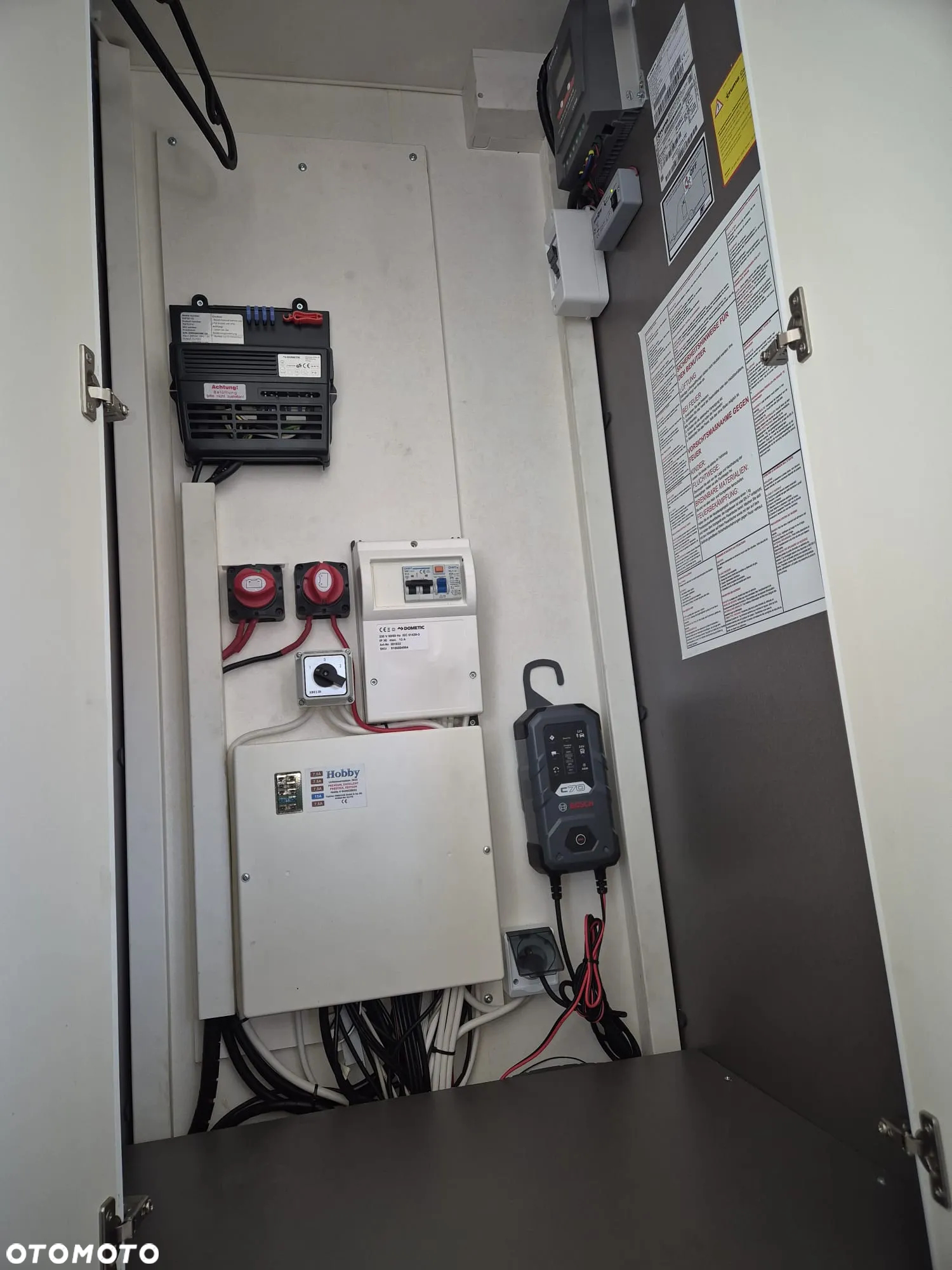 Hobby 560 KMFe Excellent Edition instalacja off-grid 230V Duo-Control - 16