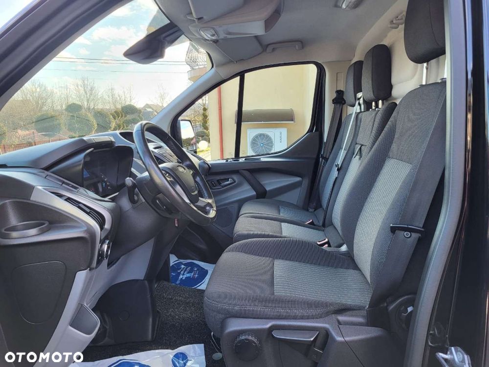 Ford Tourneo Custom - 38