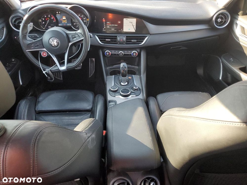 Alfa Romeo Giulia 2.0 Turbo 16V AT8 Veloce Ti - 9