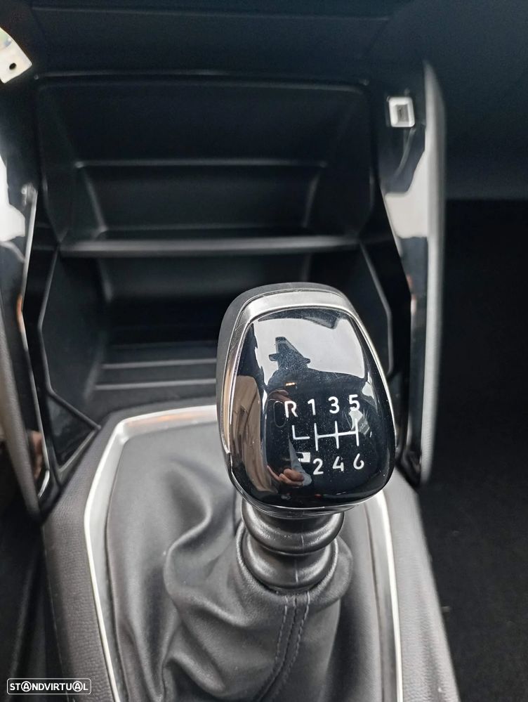 Peugeot 2008 1.2 PureTech Active - 10