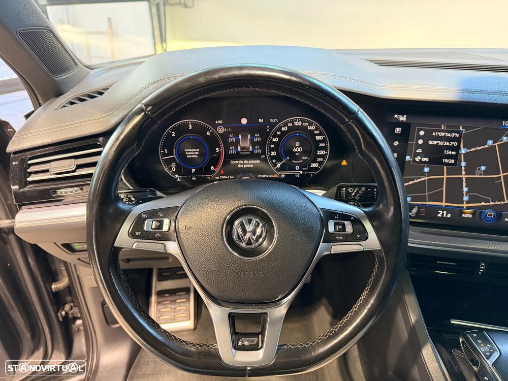 VW Touareg 3.0 TDI V6 R-Line - 17