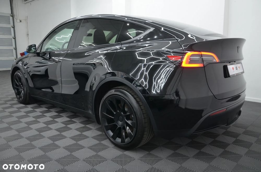 Tesla Model Y Long Range AWD - 6