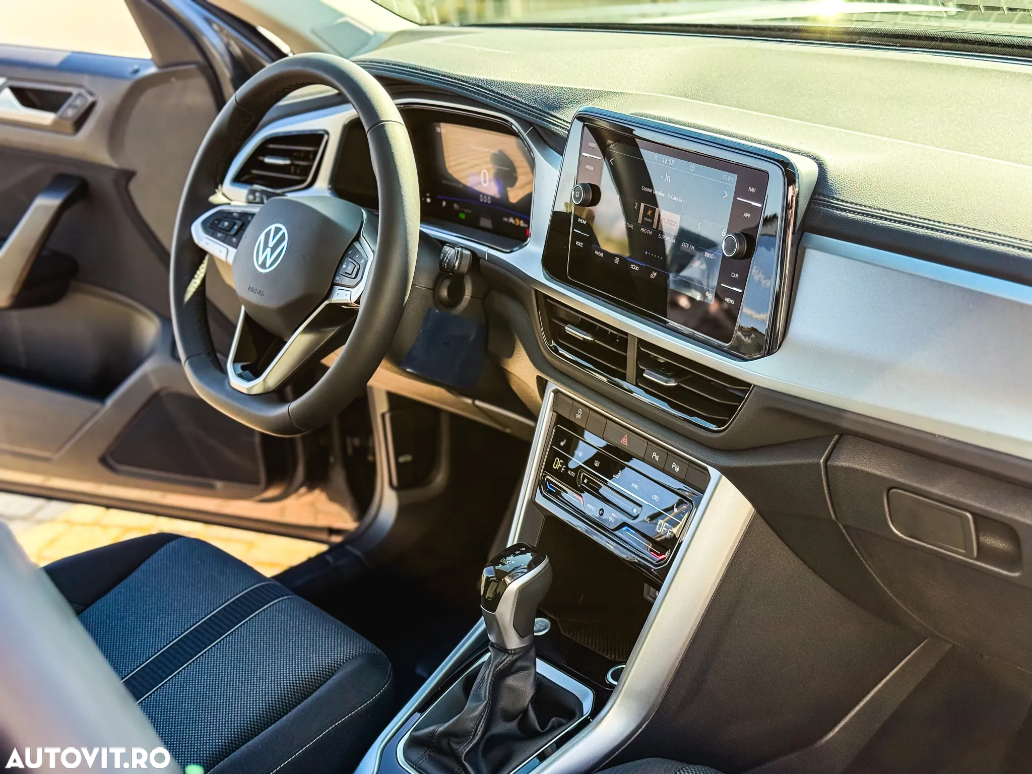 Volkswagen T-ROC 1.5 TSI DSG Life - 16