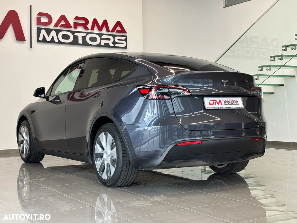 Tesla Model Y - 6