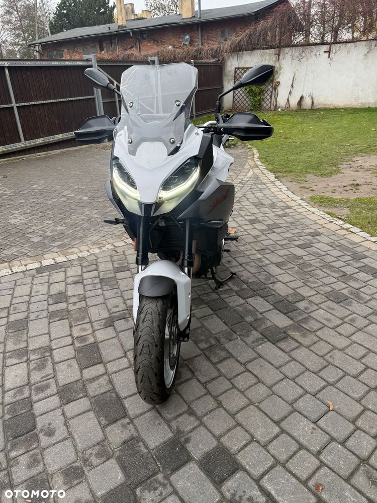 BMW F - 4