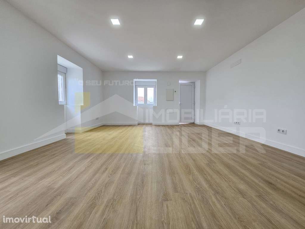Moradia T4 com espaço exterior em Poços- Freiria - Grande imagem: 4/48