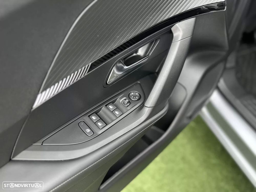 Peugeot 2008 1.2 Hybrid Allure e-DCS6 - 36