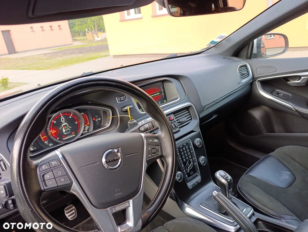 Volvo V40 D2 Drive-E SCR R-Design Momentum - 14