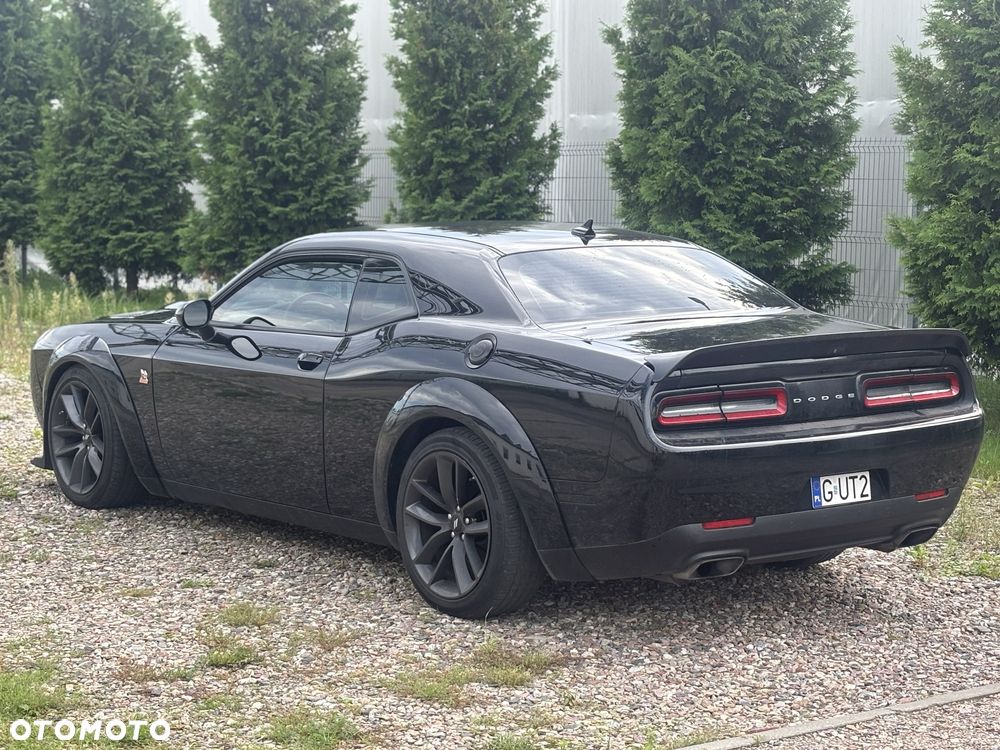 Dodge Challenger - 4