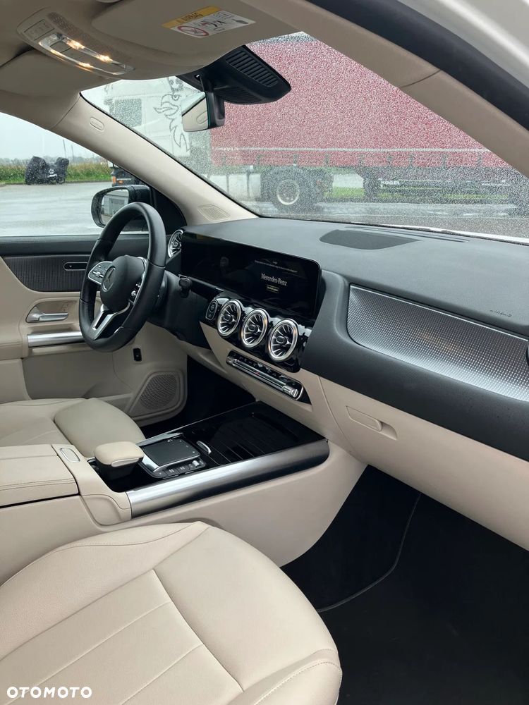 Mercedes-Benz GLA 200 - 11