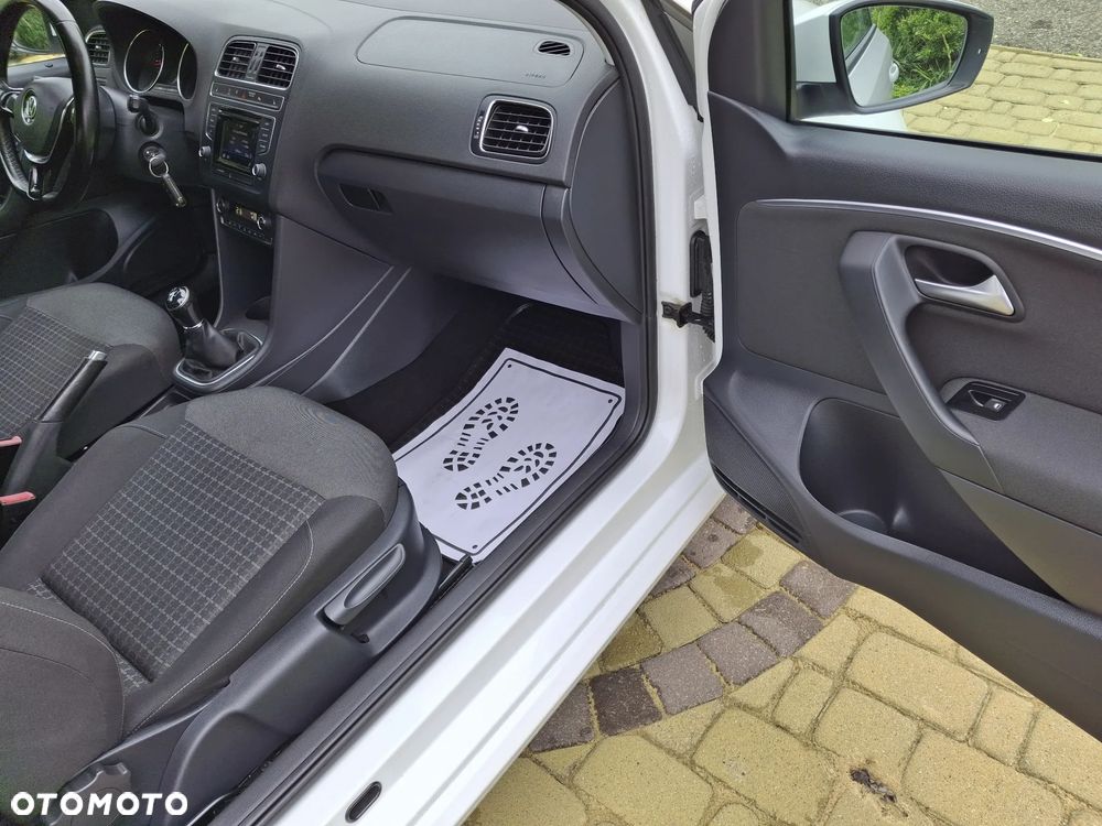 Volkswagen Polo 1.4 TDI (Blue Motion Technology) Highline - 17
