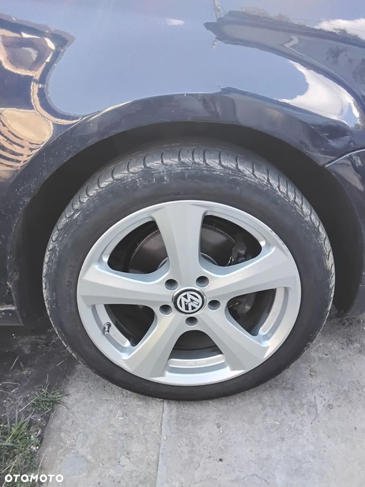 Volkswagen Touran 2.0 TDI Highline - 17