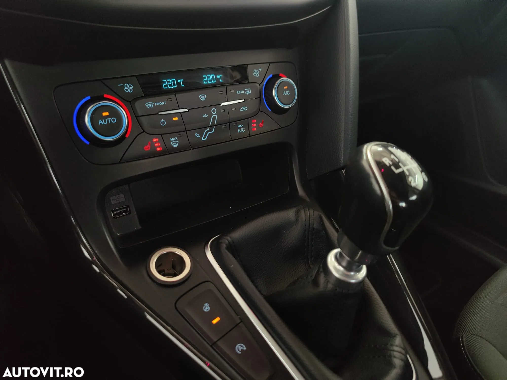 Ford Focus 1.5 Ecoboost Titanium - 17