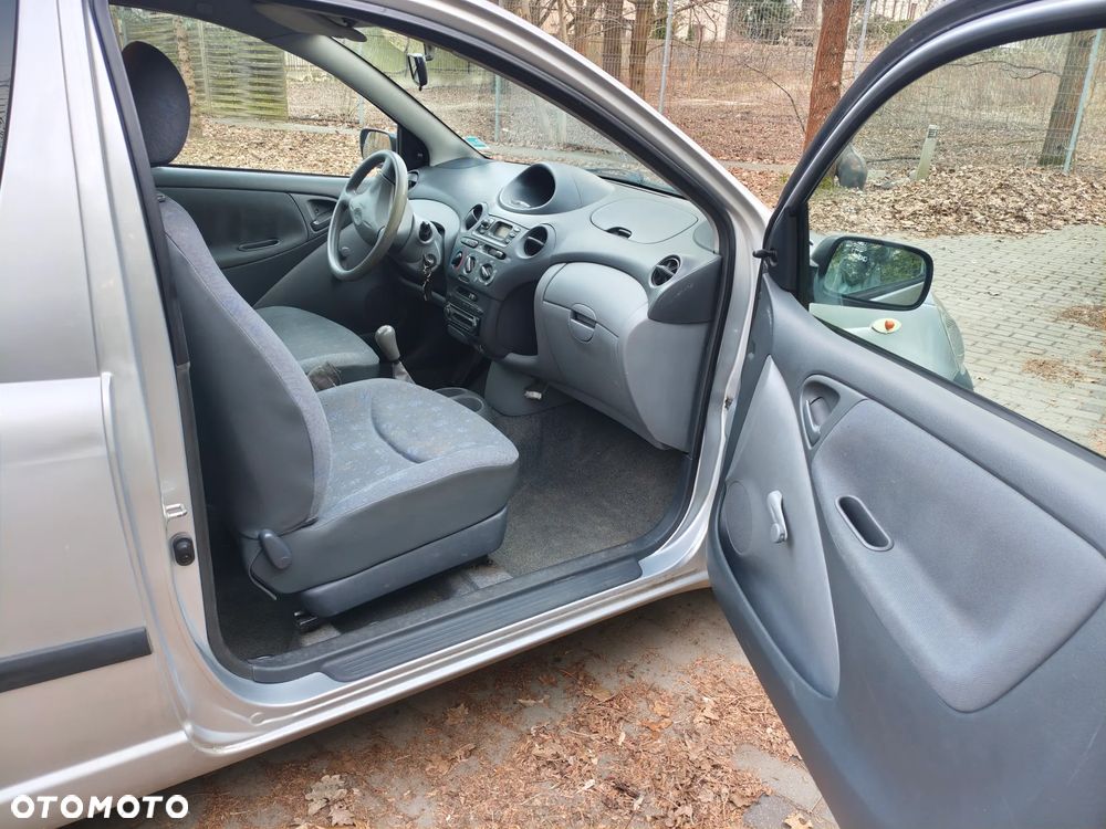 Toyota Yaris 1.0 Base - 28