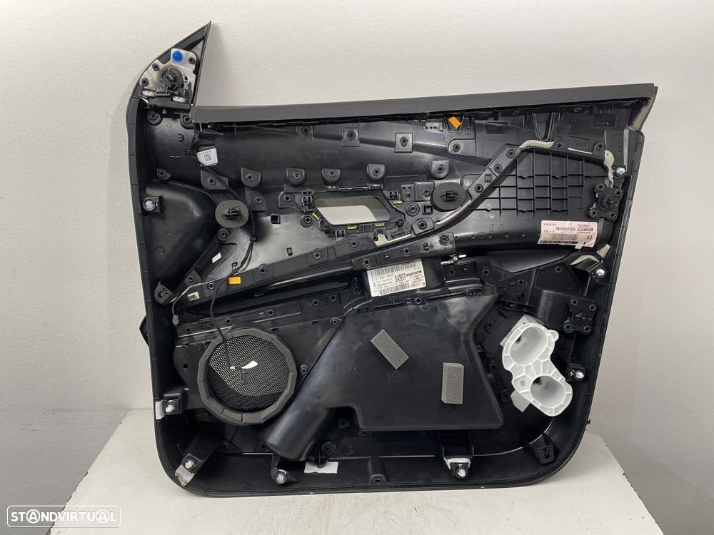 Quartela Esq Frente Preto Usado PEUGEOT 5008 II 1.5 BlueHDi 130 - 2