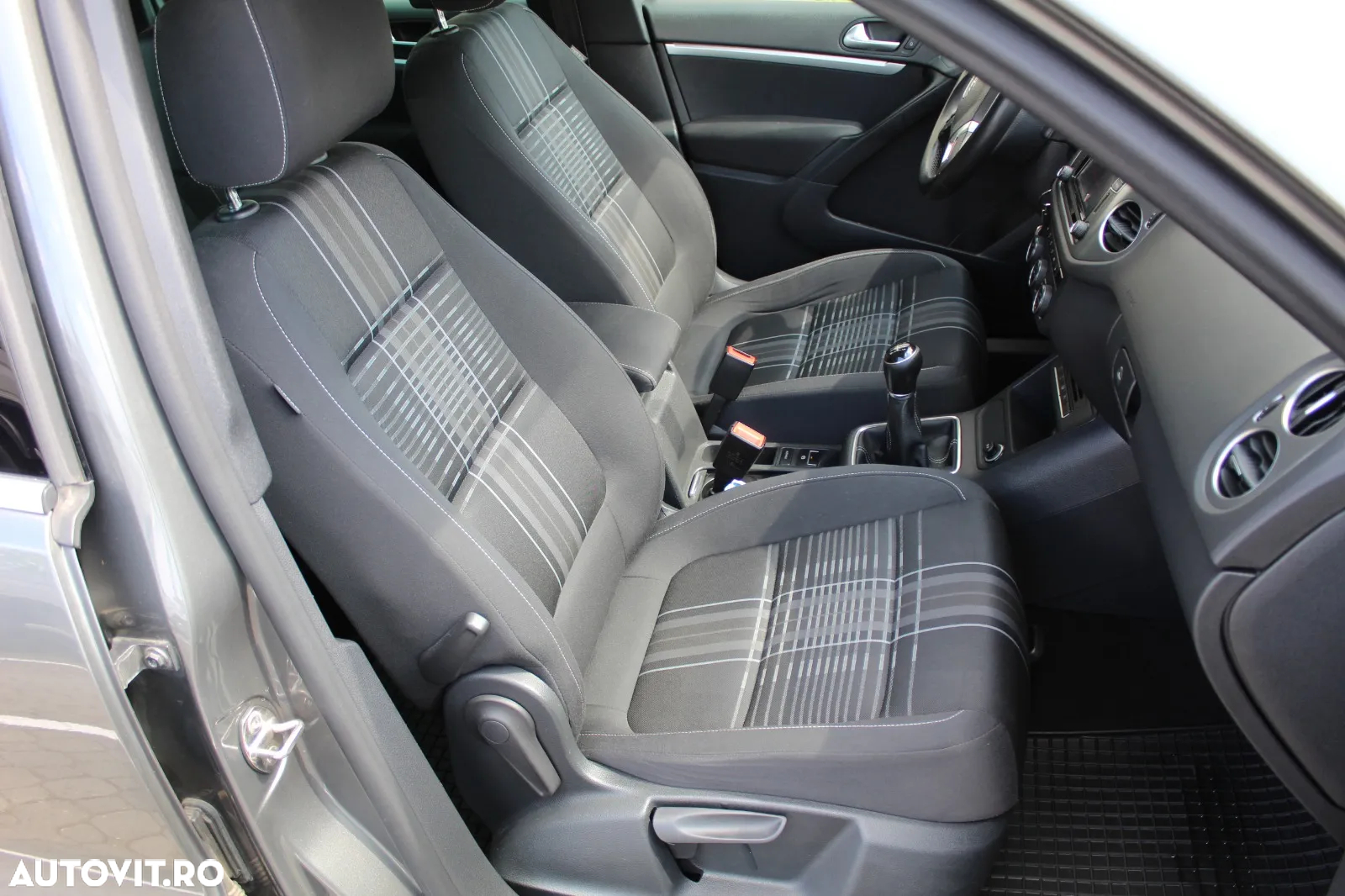 Volkswagen Tiguan 2.0 TDI SCR BlueMotion Technology Lounge Sport & Style - 15