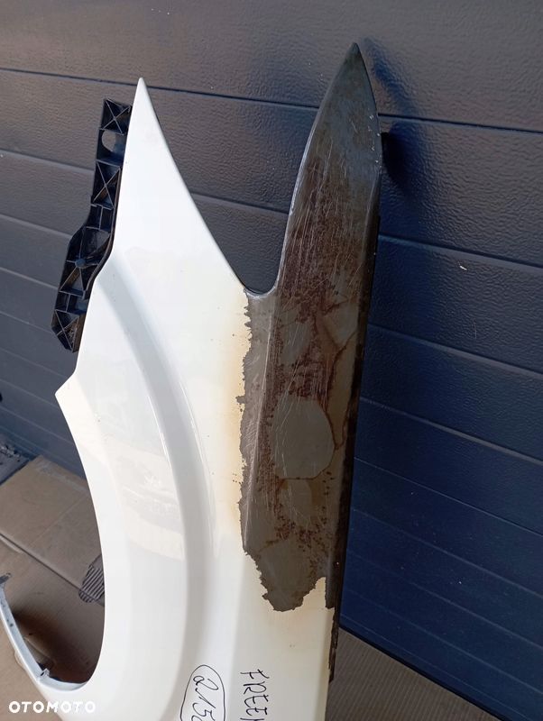 FIAT FREEMONT BŁOTNIK LEWY PRZÓD PRZEDNI - 1