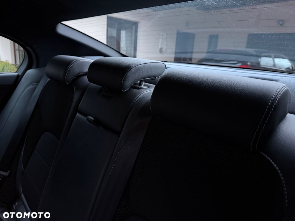 Jaguar XE 20d R-Sport - 38