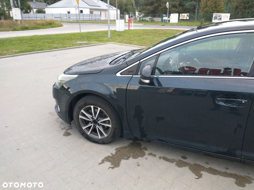 Toyota Avensis 2.0 D-4D Luna - 2