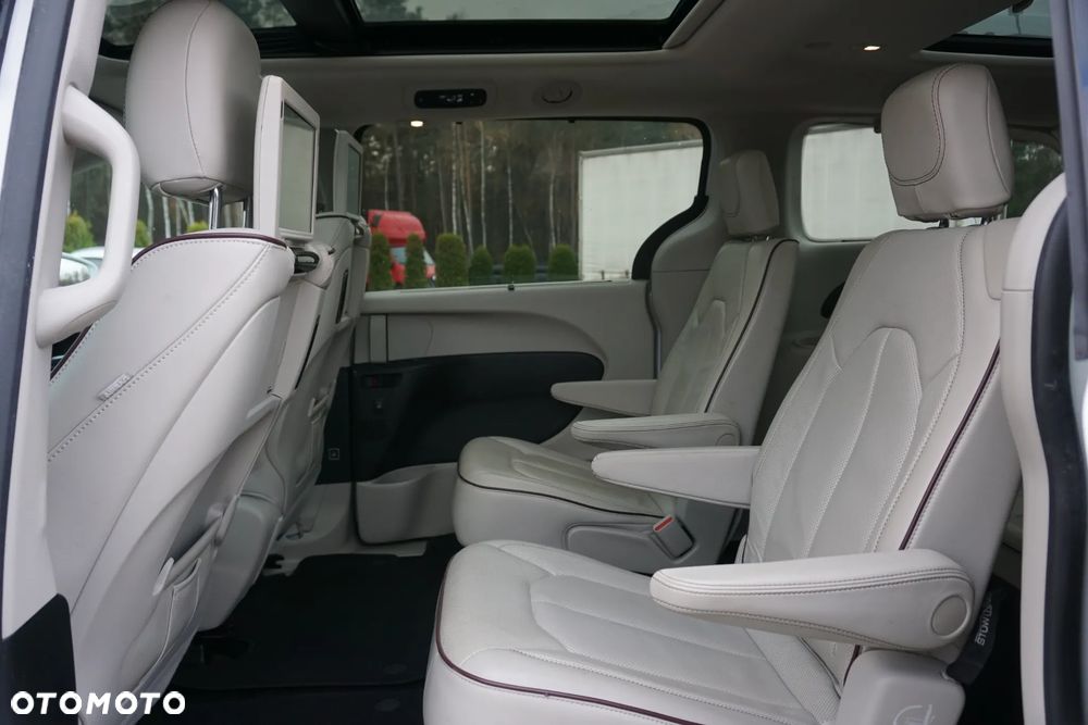 Chrysler Pacifica - 12