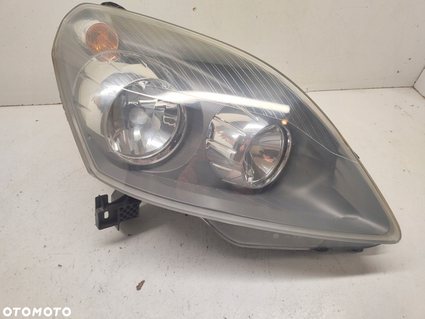 OPEL ZAFIRA B LIFT ZW LAMPA PRAWY PRZÓD 13252473 - 1