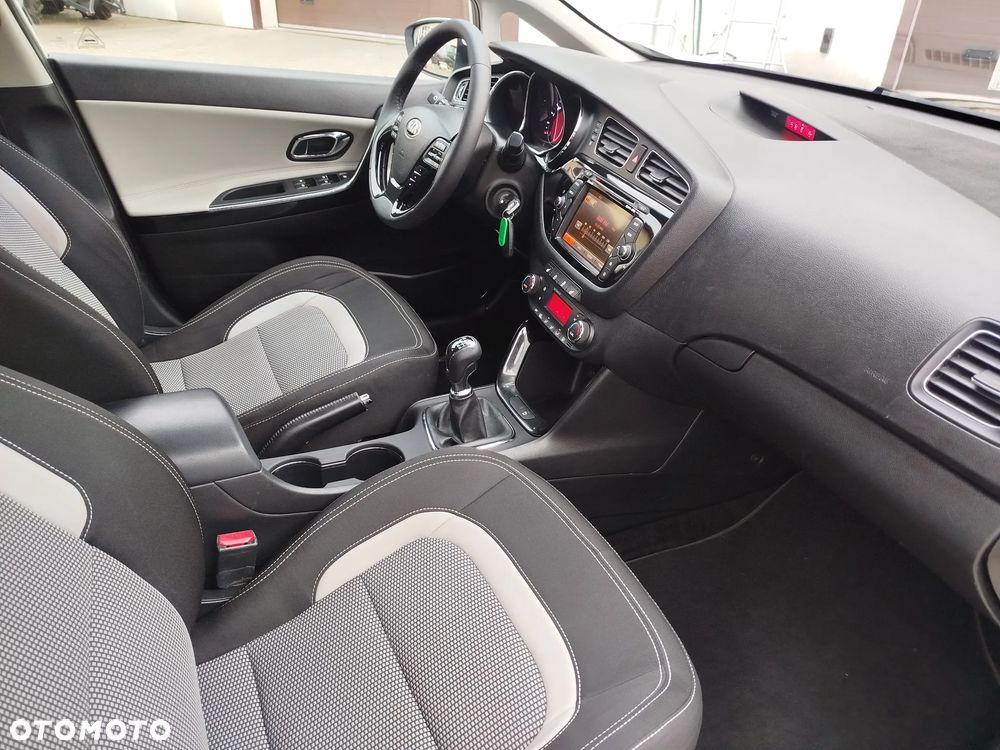 Kia Ceed 1.6 CRDi 128 Dream-Team Edition - 10