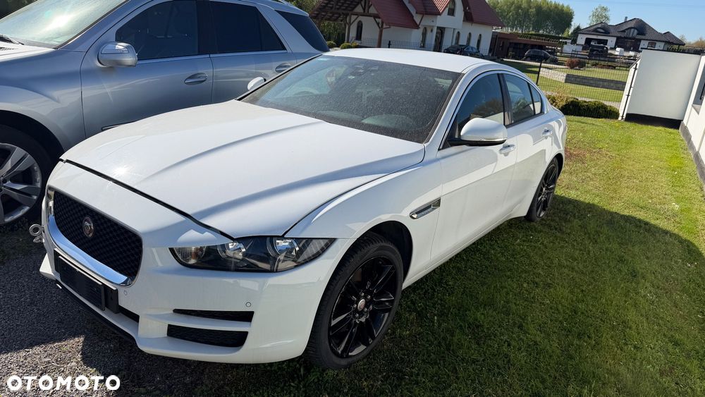 Jaguar XE - 16